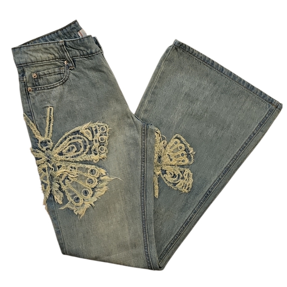 💥BDG Low-Rise Flare Jean Butterfly Applique. Women's Size: Waist 25x31 Inseam.